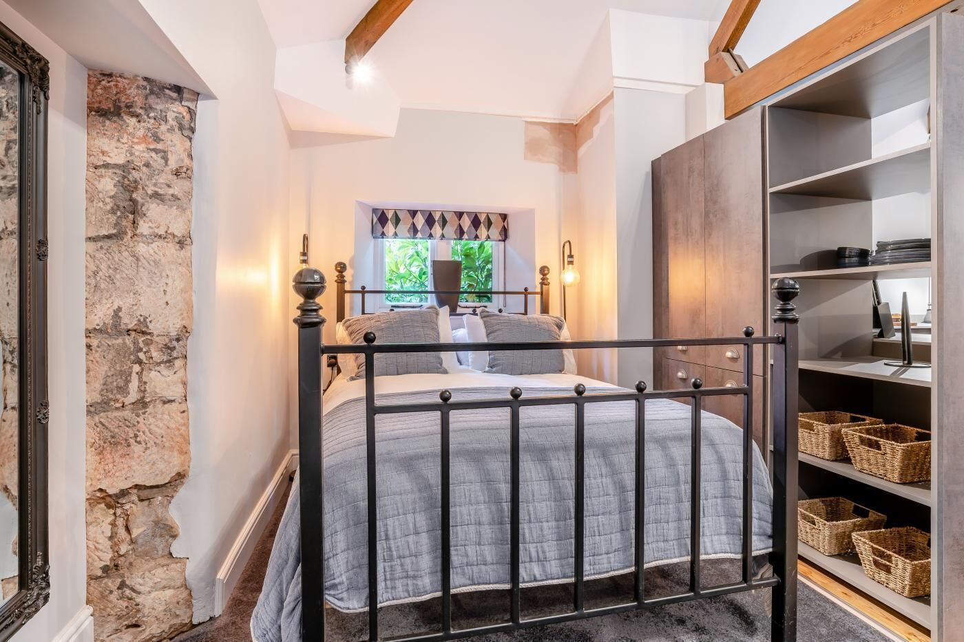 Free WiFi, bed sheets