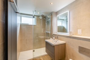 Towels - 4 Bed in Water Yeat (oc-c30989) (Blawith)