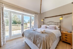 Bügeleisen/Bügelbrett, Reisekinderbett, kostenloses WLAN, Bettwäsche