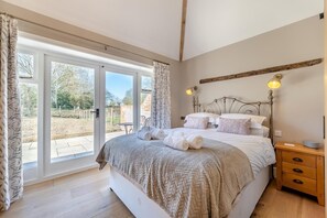 Bügeleisen/Bügelbrett, Reisekinderbett, kostenloses WLAN, Bettwäsche