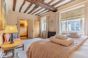 Iron/ironing board, travel cot, free WiFi, bed sheets - 6 Bed in Walsingham (oc-r30797) (Little Walsingham)