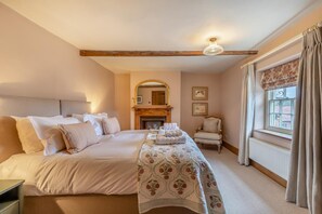 Iron/ironing board, travel cot, free WiFi, bed sheets - 6 Bed in Walsingham (oc-r30797) (Little Walsingham)