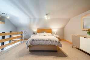 Tabla de planchar con plancha, wifi gratis y ropa de cama 