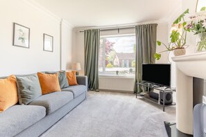 TV - 2 Bed in Church Fenton (oc-m30985) (Church Fenton)