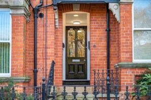 Exterior detail - 2 Bed in Whitby (oc-d30943) (Whitby)