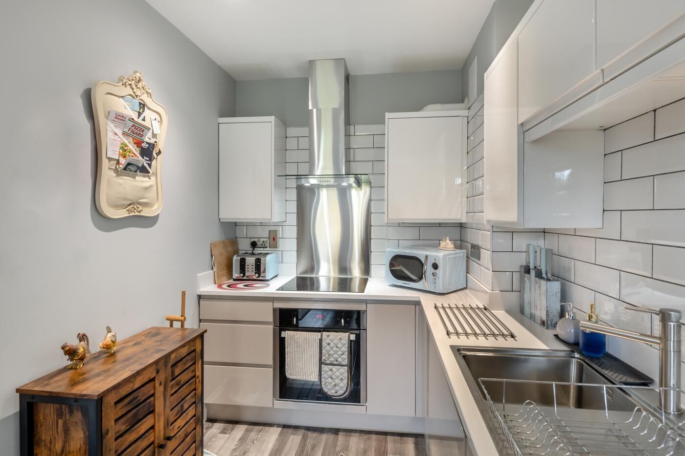 Micro-ondes, four, lave-vaisselle