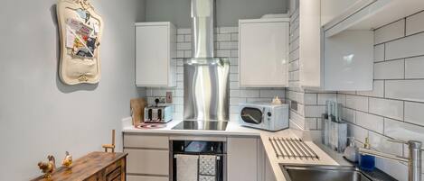 Micro-ondes, four, lave-vaisselle