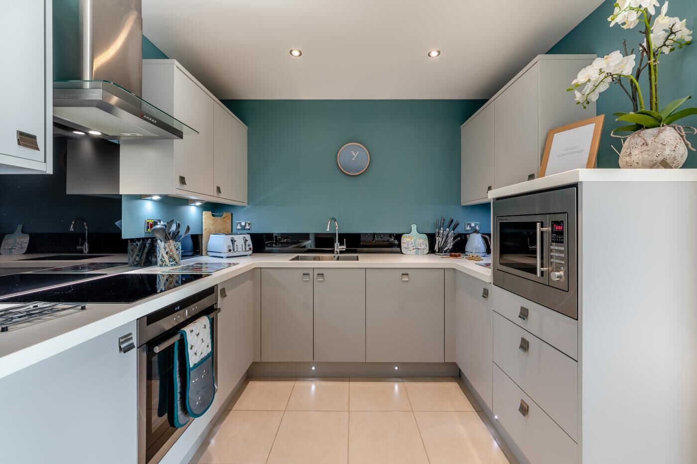 Micro-ondes, four, lave-vaisselle