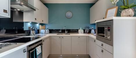 Micro-ondes, four, lave-vaisselle