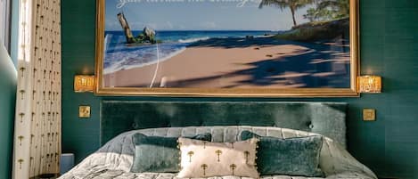 Iron/ironing board, free WiFi, bed sheets