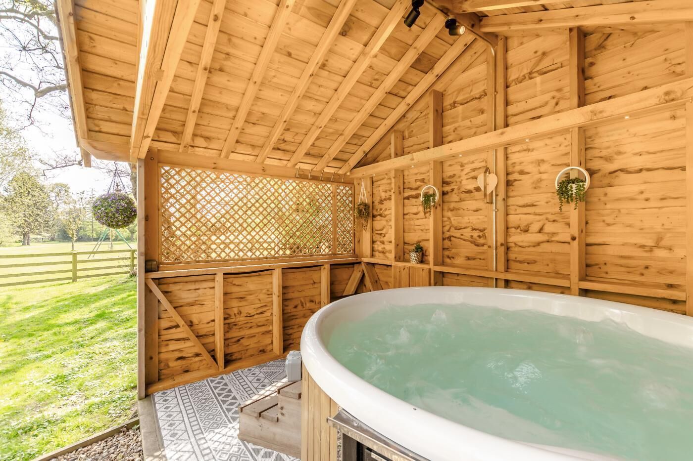 Outdoor spa tub