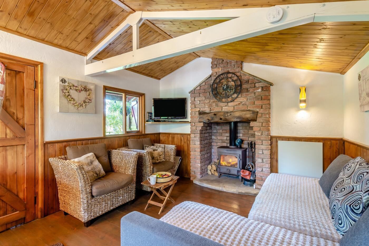 Télévision, cheminée