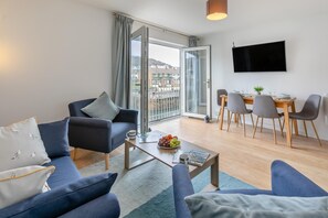 TV - 3 Bed in Portreath (oc-c30852) (Portreath)