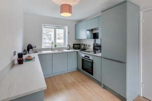 Microwave, oven, dishwasher, high chair - 3 Bed in Portreath (oc-c30852) (Portreath)