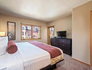 Iron/ironing board, WiFi, bed sheets - Grand Timber Lodge, 12/20-12/27, 2025. Ski in/out at Breckenridge. (Breckenridge)