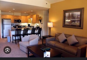 TV, fireplace - Grand Timber Lodge, 12/20-12/27, 2025. Ski in/out at Breckenridge. (Breckenridge)