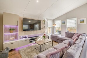 TV - 2 Bed in Warton (oc-s31031) (Warton)