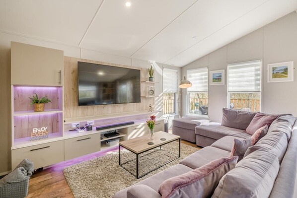 TV - 2 Bed in Warton (oc-s31031) (Warton)