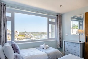 3 bedrooms, travel cot, free WiFi, bed sheets - 3 Bed in St. Helens (oc-y30961) (Saint Helens)