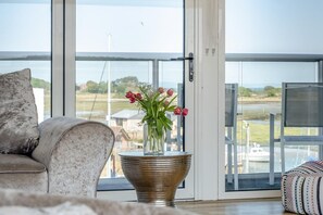 TV - 3 Bed in St. Helens (oc-y30961) (Saint Helens)