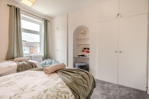 3 habitaciones, tabla de planchar con plancha y wifi gratis 