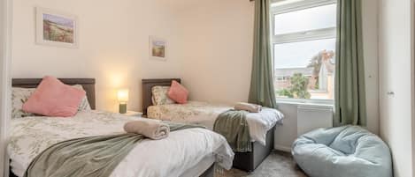 3 bedrooms, iron/ironing board, free WiFi, bed sheets