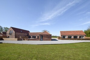 Exterior - 3 Bed in Beeford (oc-t30891) (Beeford)