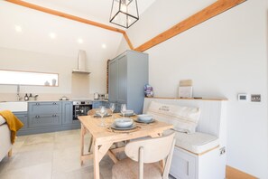 Dining - 2 Bed in Beeford (oc-t90892) (Beeford)
