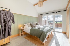 Iron/ironing board, travel cot, free WiFi, bed sheets - 2 Bed in Beeford (oc-t90892) (Beeford)