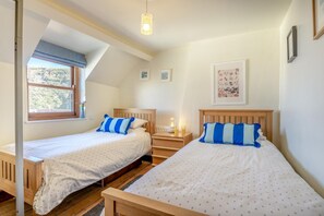 3 bedrooms, iron/ironing board, free WiFi, bed sheets - 3 Bed in Staithes (oc-k30969) (Staithes)