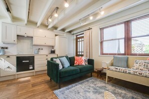 TV, fireplace - 3 Bed in Staithes (oc-k30969) (Staithes)