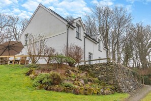 Exterior - 3 Bed in Tufton (oc-m30956) (Tufton)