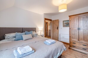 3 bedrooms, travel cot, free WiFi, bed sheets - 3 Bed in Tufton (oc-m30956) (Tufton)