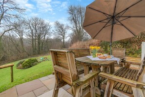 Outdoor dining - 3 Bed in Tufton (oc-m30956) (Tufton)