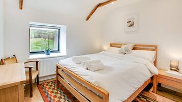 3 bedrooms, free WiFi, bed sheets