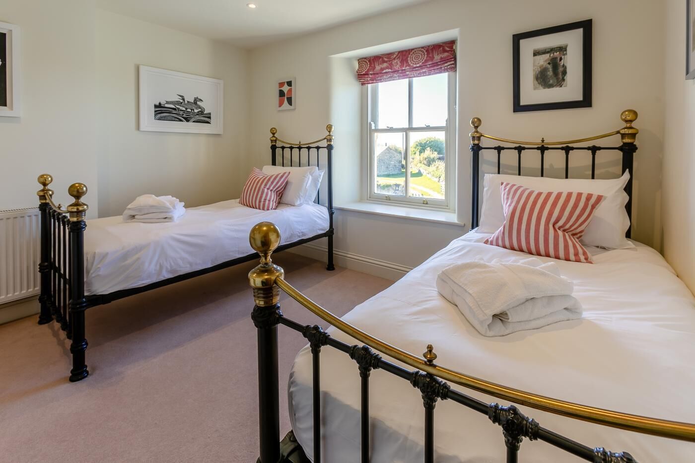 مكواة/لوح كي وواي فاي مجانًا وملاءات أسرّة