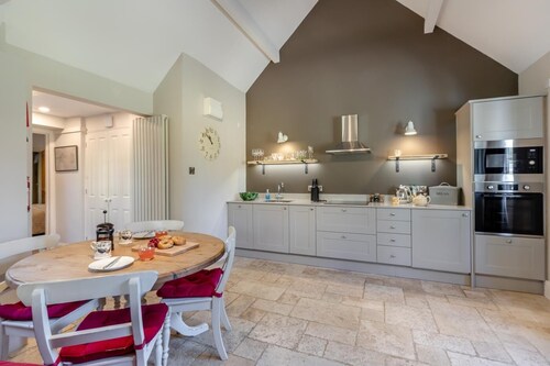 1 Bed in East Anstey (oc-s31025)