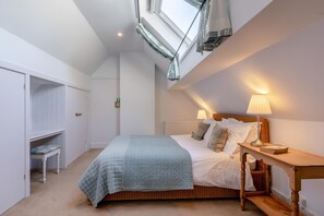 Travel cot, free WiFi, bed sheets - 1 Bed in East Anstey (oc-w31023) (East Anstey)