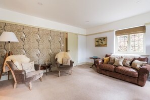TV - 2 Bed in East Anstey (oc-h31024) (East Anstey)