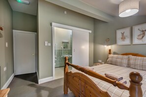 Iron/ironing board, travel crib, free WiFi, bed sheets - 6 Bed in Keswick (oc-c30988) (Keswick)