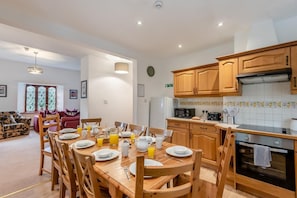Microwave, oven, dishwasher, highchair - 6 Bed in Keswick (oc-c30988) (Keswick)