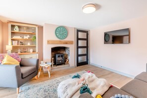 TV - 2 Bed in North Wootton (oc-g30973) (North Wootton)