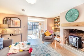 TV - 2 Bed in North Wootton (oc-g30973) (North Wootton)