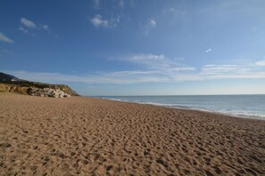 Beach - 2 Bed in Burton Bradstock (oc-h30904) (Burton Bradstock)