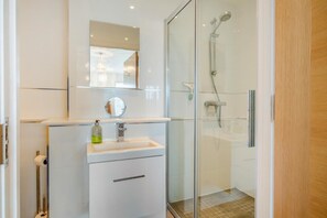 Towels - 1 Bed in Freshwater (oc-h30962) (Freshwater)