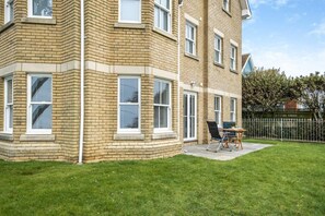 Outdoor dining - 1 Bed in Freshwater (oc-h30962) (Freshwater)