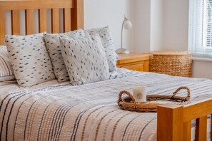 Travel cot, free WiFi, bed sheets - 1 Bed in Freshwater (oc-h30962) (Freshwater)