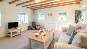 A cozy living room with a TV, a fireplace, a sofa, and a coffee table. - 1 Bed in Ravenscar (oc-p30830) (Fylingdales)