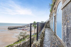 Beach - 7 Bed in Tenby (oc-b30996) (Tenby)