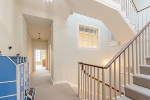 Interior - 7 Bed in Tenby (oc-b30996) (Tenby)